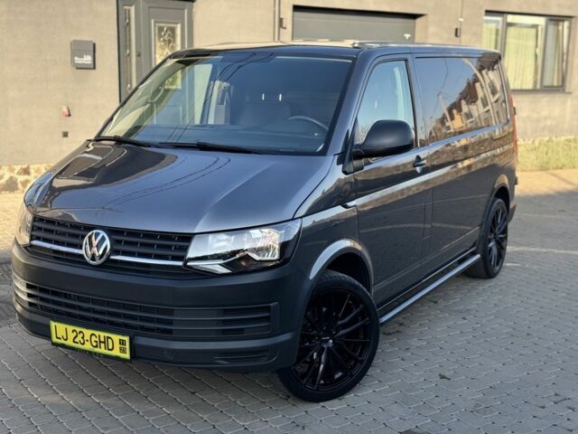 Серый Фольксваген Transporter, объемом двигателя 2 л и пробегом 205 тыс. км за 19900 $, фото 2 на Automoto.ua