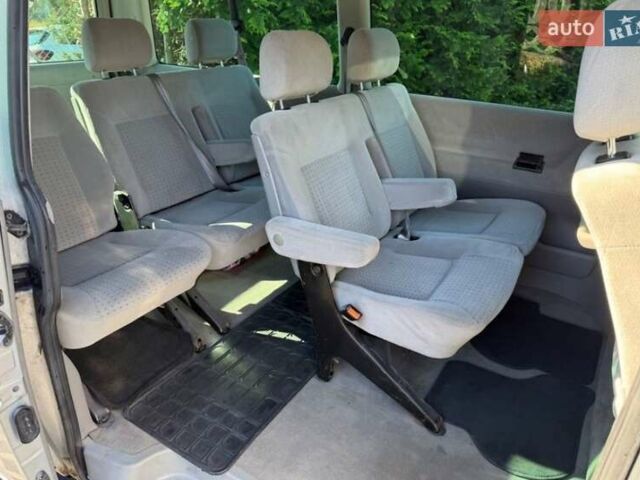 Серый Фольксваген Transporter, объемом двигателя 2.5 л и пробегом 300 тыс. км за 1800 $, фото 4 на Automoto.ua