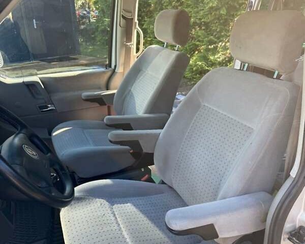 Серый Фольксваген Transporter, объемом двигателя 2.5 л и пробегом 300 тыс. км за 1800 $, фото 6 на Automoto.ua