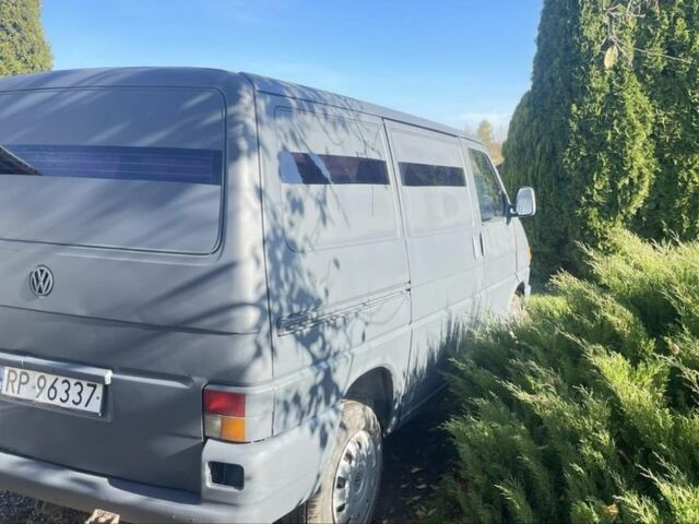 Серый Фольксваген Transporter, объемом двигателя 2.4 л и пробегом 300 тыс. км за 3250 $, фото 3 на Automoto.ua