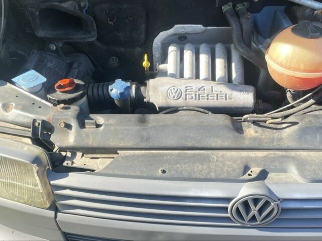 Серый Фольксваген Transporter, объемом двигателя 2.4 л и пробегом 300 тыс. км за 3250 $, фото 6 на Automoto.ua