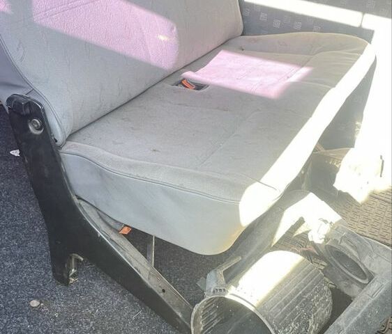 Серый Фольксваген Transporter, объемом двигателя 2.4 л и пробегом 300 тыс. км за 3250 $, фото 5 на Automoto.ua