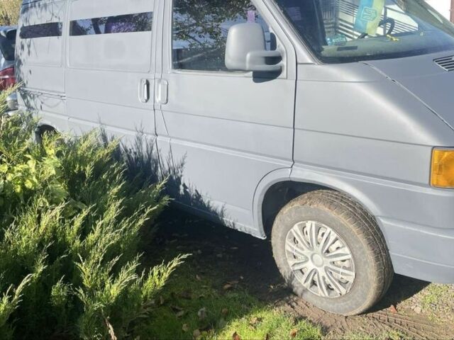 Серый Фольксваген Transporter, объемом двигателя 2.4 л и пробегом 300 тыс. км за 3250 $, фото 2 на Automoto.ua