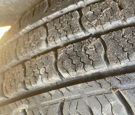 Серый Фольксваген Transporter, объемом двигателя 2.4 л и пробегом 300 тыс. км за 3250 $, фото 8 на Automoto.ua