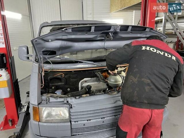 Сірий Фольксваген Transporter, об'ємом двигуна 1.9 л та пробігом 232 тис. км за 4900 $, фото 3 на Automoto.ua