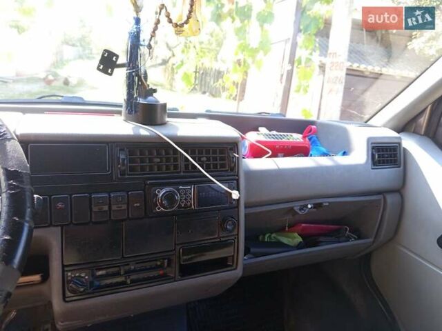 Сірий Фольксваген Transporter, об'ємом двигуна 2.4 л та пробігом 390 тис. км за 4300 $, фото 2 на Automoto.ua