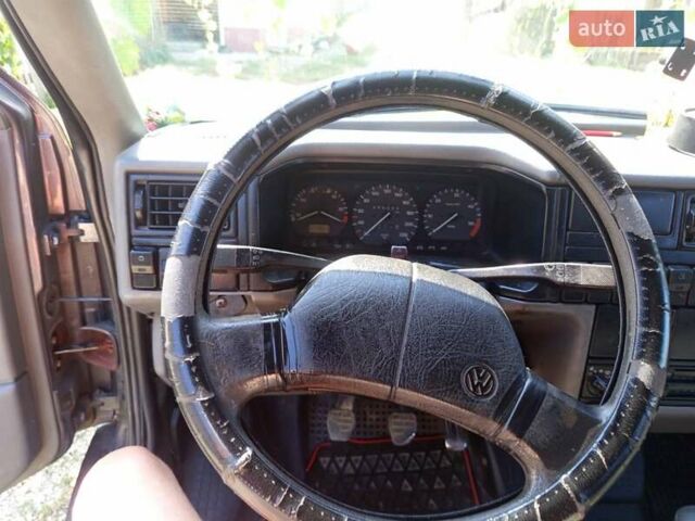 Сірий Фольксваген Transporter, об'ємом двигуна 2.4 л та пробігом 390 тис. км за 4300 $, фото 3 на Automoto.ua