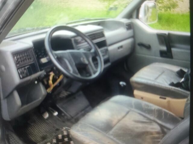 Серый Фольксваген Transporter, объемом двигателя 3 л и пробегом 320 тыс. км за 2000 $, фото 1 на Automoto.ua