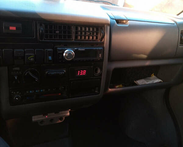 Серый Фольксваген Transporter, объемом двигателя 2.5 л и пробегом 300 тыс. км за 4800 $, фото 14 на Automoto.ua