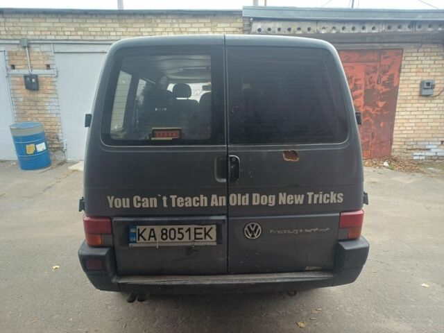 Серый Фольксваген Transporter, объемом двигателя 2.4 л и пробегом 450 тыс. км за 4200 $, фото 3 на Automoto.ua