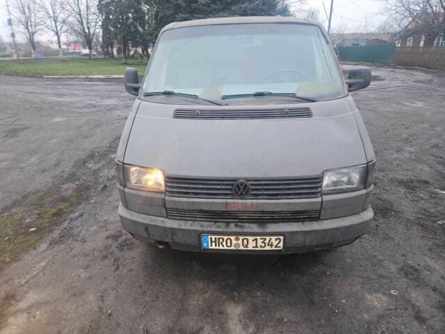 Серый Фольксваген Transporter, объемом двигателя 2.4 л и пробегом 330 тыс. км за 3670 $, фото 1 на Automoto.ua