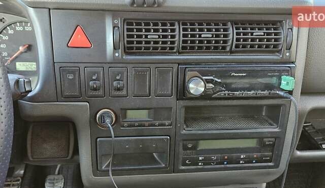 Серый Фольксваген Transporter, объемом двигателя 2.46 л и пробегом 430 тыс. км за 12000 $, фото 5 на Automoto.ua