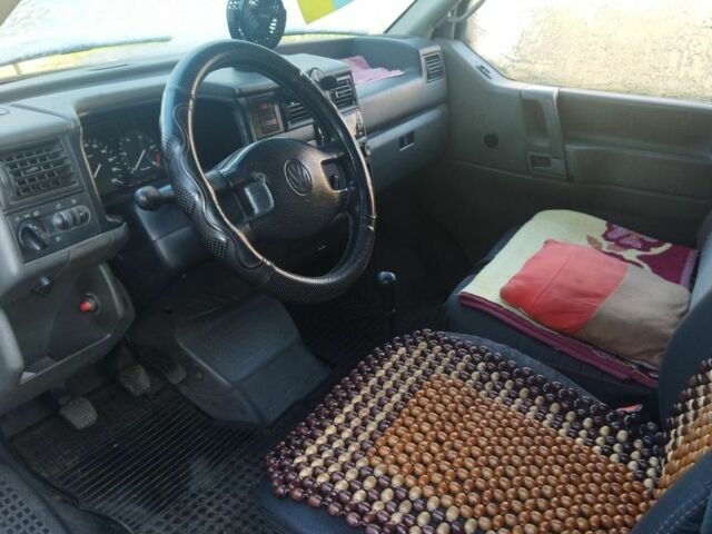 Серый Фольксваген Transporter, объемом двигателя 2.5 л и пробегом 200 тыс. км за 4500 $, фото 4 на Automoto.ua