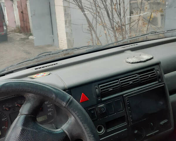 Сірий Фольксваген Transporter, об'ємом двигуна 1.98 л та пробігом 217 тис. км за 7000 $, фото 2 на Automoto.ua