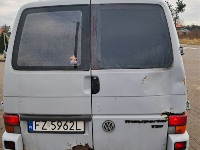 Серый Фольксваген Transporter, объемом двигателя 2 л и пробегом 383 тыс. км за 2670 $, фото 4 на Automoto.ua