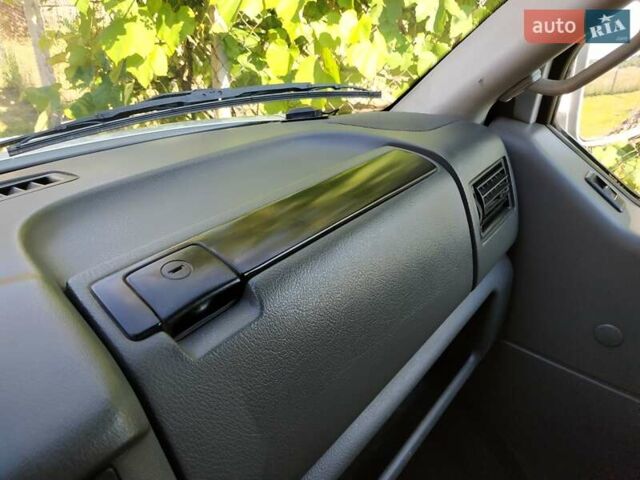 Серый Фольксваген Transporter, объемом двигателя 2.46 л и пробегом 370 тыс. км за 10000 $, фото 7 на Automoto.ua