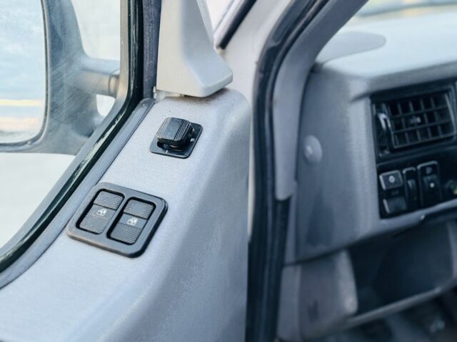 Сірий Фольксваген Transporter, об'ємом двигуна 0 л та пробігом 400 тис. км за 3200 $, фото 6 на Automoto.ua