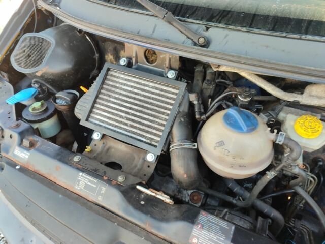 Серый Фольксваген Transporter, объемом двигателя 2.5 л и пробегом 389 тыс. км за 3400 $, фото 1 на Automoto.ua