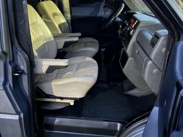 Сірий Фольксваген Transporter, об'ємом двигуна 2.5 л та пробігом 159 тис. км за 10900 $, фото 4 на Automoto.ua