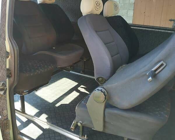 Серый Фольксваген Transporter, объемом двигателя 2.46 л и пробегом 370 тыс. км за 10000 $, фото 10 на Automoto.ua