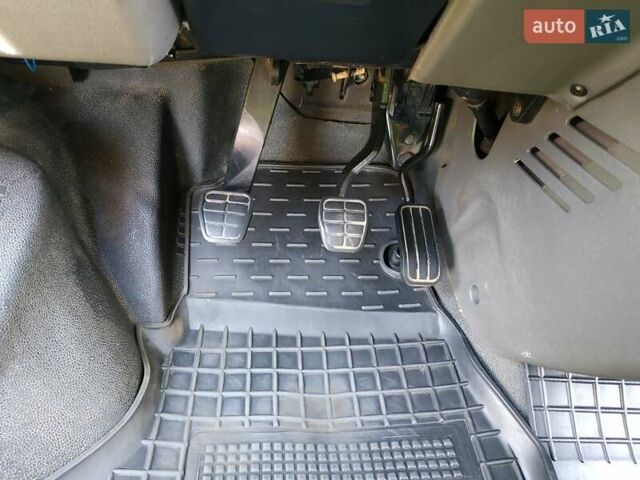 Серый Фольксваген Transporter, объемом двигателя 2.46 л и пробегом 370 тыс. км за 10000 $, фото 16 на Automoto.ua