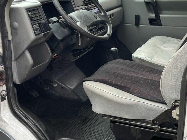 Сірий Фольксваген Transporter, об'ємом двигуна 2.4 л та пробігом 289 тис. км за 3250 $, фото 8 на Automoto.ua