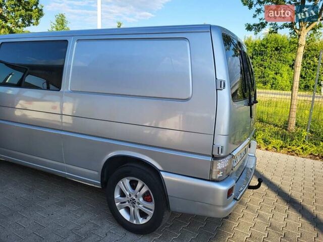 Серый Фольксваген Transporter, объемом двигателя 2.5 л и пробегом 390 тыс. км за 10669 $, фото 5 на Automoto.ua