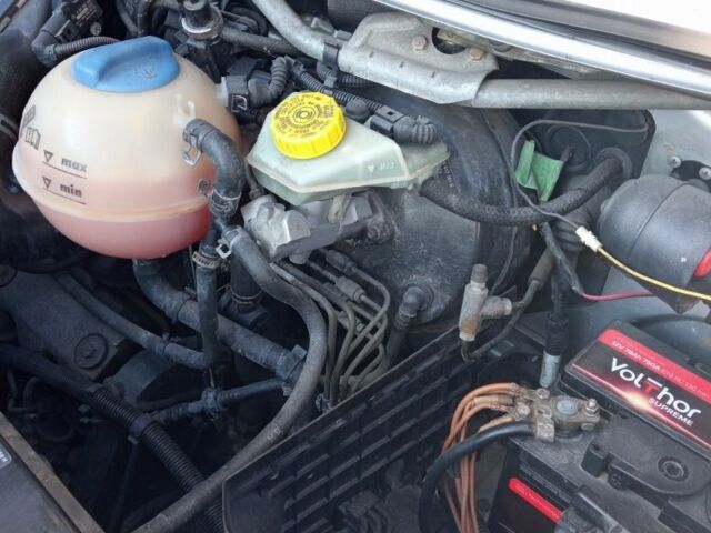 Серый Фольксваген Transporter, объемом двигателя 2.5 л и пробегом 250 тыс. км за 7700 $, фото 3 на Automoto.ua