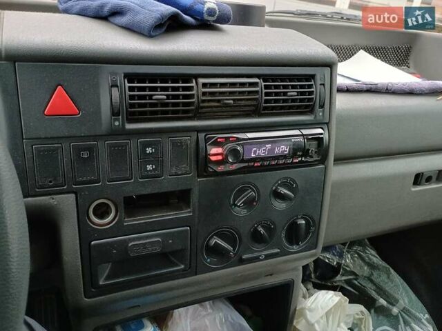 Серый Фольксваген Transporter, объемом двигателя 2.5 л и пробегом 392 тыс. км за 6650 $, фото 25 на Automoto.ua