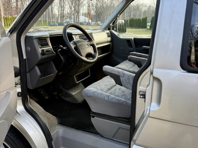 Сірий Фольксваген Transporter, об'ємом двигуна 2.5 л та пробігом 373 тис. км за 9999 $, фото 13 на Automoto.ua