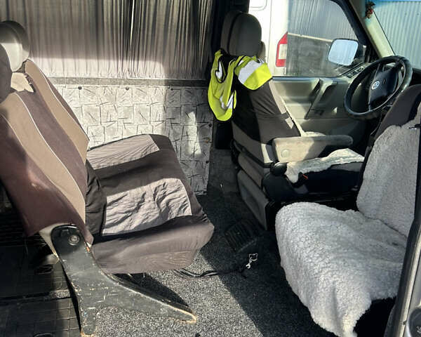 Серый Фольксваген Transporter, объемом двигателя 2.46 л и пробегом 361 тыс. км за 4300 $, фото 5 на Automoto.ua