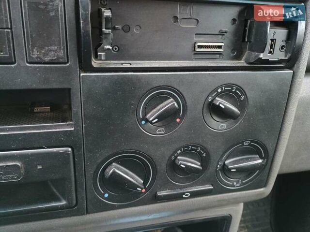 Серый Фольксваген Transporter, объемом двигателя 2.5 л и пробегом 392 тыс. км за 6650 $, фото 39 на Automoto.ua