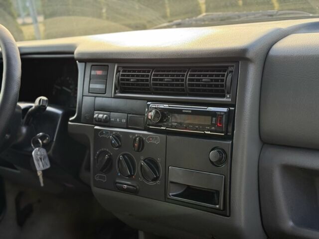 Сірий Фольксваген Transporter, об'ємом двигуна 2.5 л та пробігом 373 тис. км за 9999 $, фото 23 на Automoto.ua