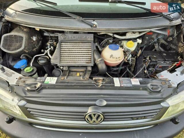 Серый Фольксваген Transporter, объемом двигателя 2.46 л и пробегом 401 тыс. км за 8900 $, фото 16 на Automoto.ua