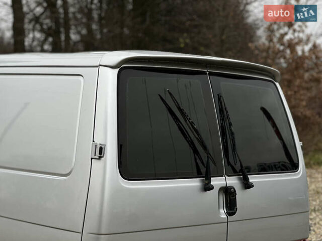 Серый Фольксваген Transporter, объемом двигателя 2.5 л и пробегом 470 тыс. км за 7300 $, фото 9 на Automoto.ua