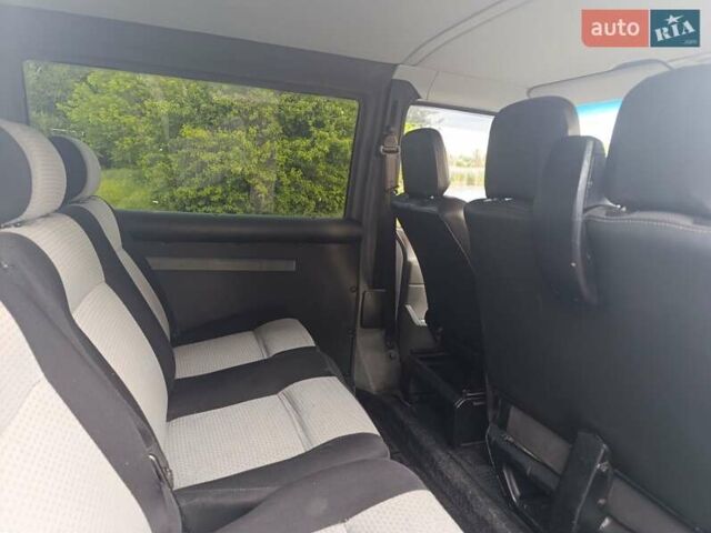 Серый Фольксваген Transporter, объемом двигателя 2.5 л и пробегом 450 тыс. км за 7600 $, фото 2 на Automoto.ua