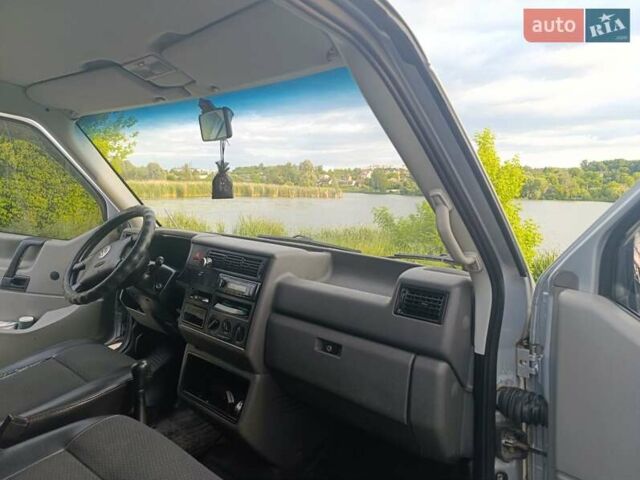 Серый Фольксваген Transporter, объемом двигателя 2.5 л и пробегом 450 тыс. км за 7600 $, фото 4 на Automoto.ua