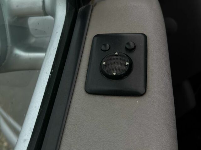 Серый Фольксваген Transporter, объемом двигателя 2.5 л и пробегом 470 тыс. км за 7300 $, фото 16 на Automoto.ua