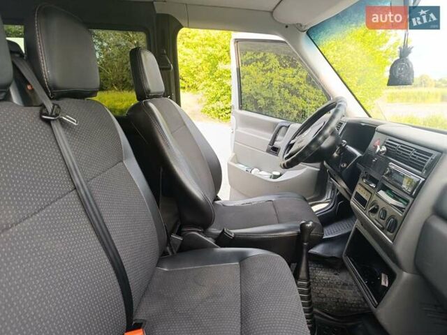 Серый Фольксваген Transporter, объемом двигателя 2.5 л и пробегом 450 тыс. км за 7600 $, фото 1 на Automoto.ua