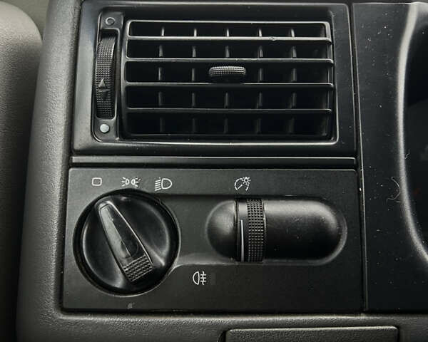 Серый Фольксваген Transporter, объемом двигателя 2.5 л и пробегом 470 тыс. км за 7300 $, фото 30 на Automoto.ua