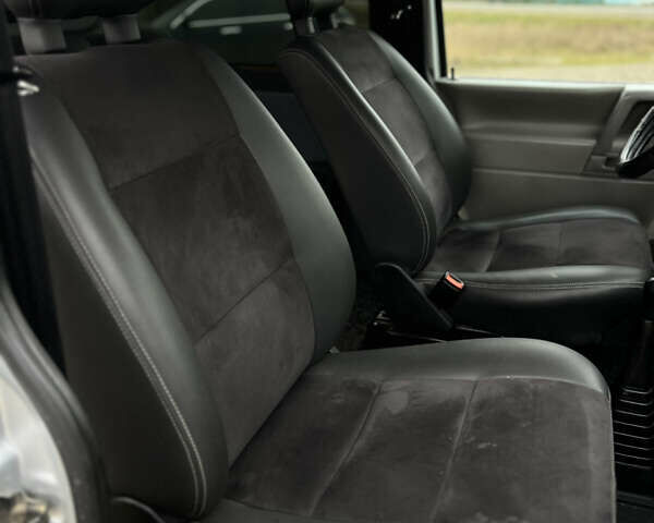 Серый Фольксваген Transporter, объемом двигателя 2.5 л и пробегом 470 тыс. км за 7300 $, фото 22 на Automoto.ua