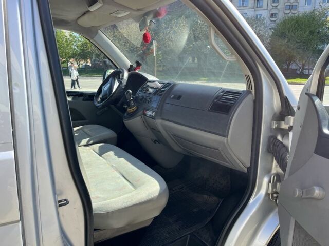 Серый Фольксваген Transporter, объемом двигателя 2.5 л и пробегом 505 тыс. км за 7400 $, фото 5 на Automoto.ua