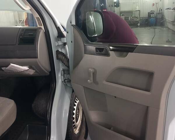 Серый Фольксваген Transporter, объемом двигателя 2.5 л и пробегом 428 тыс. км за 9000 $, фото 31 на Automoto.ua