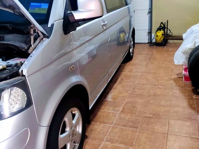 Сірий Фольксваген Transporter, об'ємом двигуна 2.5 л та пробігом 405 тис. км за 9999 $, фото 1 на Automoto.ua