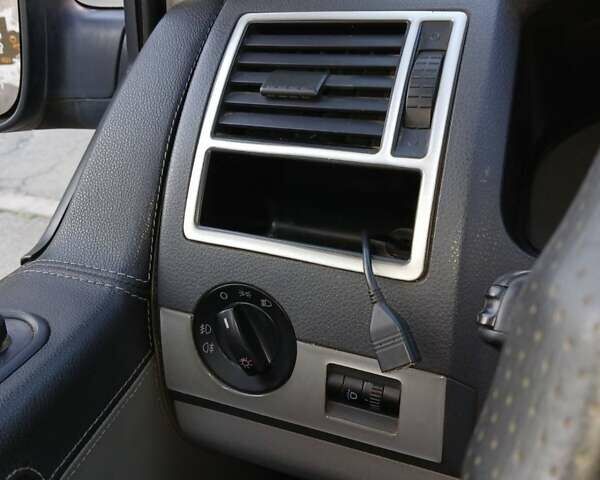 Серый Фольксваген Transporter, объемом двигателя 2.5 л и пробегом 582 тыс. км за 10000 $, фото 10 на Automoto.ua