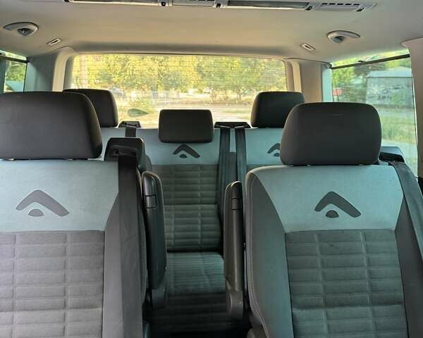 Серый Фольксваген Transporter, объемом двигателя 2.5 л и пробегом 400 тыс. км за 12000 $, фото 18 на Automoto.ua