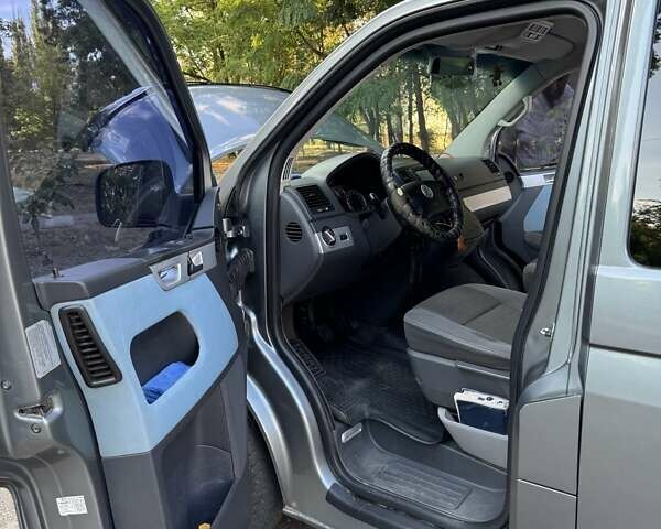 Серый Фольксваген Transporter, объемом двигателя 2.5 л и пробегом 400 тыс. км за 12000 $, фото 16 на Automoto.ua