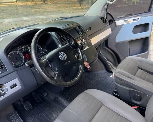 Серый Фольксваген Transporter, объемом двигателя 2.5 л и пробегом 400 тыс. км за 12000 $, фото 3 на Automoto.ua