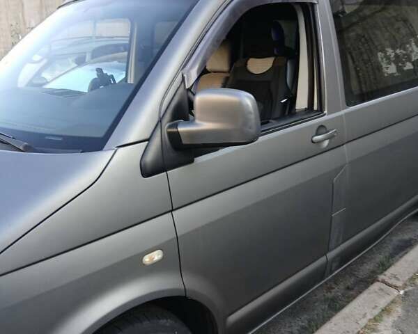 Серый Фольксваген Transporter, объемом двигателя 2.5 л и пробегом 582 тыс. км за 10000 $, фото 3 на Automoto.ua