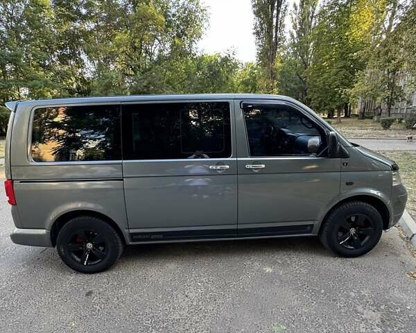 Серый Фольксваген Transporter, объемом двигателя 2.5 л и пробегом 400 тыс. км за 12000 $, фото 8 на Automoto.ua